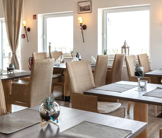 Hôtel Löwenstein Restaurant, © Wir erlauben die zeitlich unbegrenzte Verwendung und die Veröffentlichung sowohl auf der Website als auch in den Social Media Kanälen sowie in den Druckauflagen. Das Teilen und Bearbeiten darf nur in vorheriger Rücksprache mit uns erfolgen.