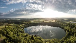 Weinfelder und Schalkenmehrener Maar, © Eifel Tourismus GmbH, D. Ketz