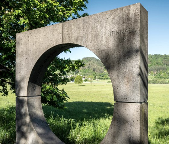 besonderer Blick aufs Meerfelder Maar, © GesundLand Vulkaneifel GmbH/ D. Ketz