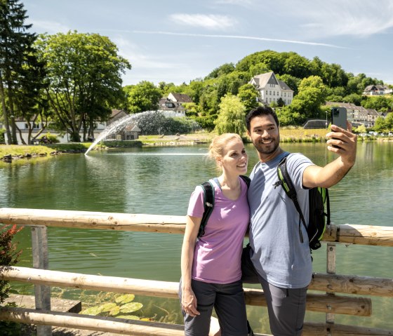 Wanderung auf Foto festhalten, hier am Schwanenweiher Blankenheim, © Eifel Tourismus GmbH, Dominik Ketz