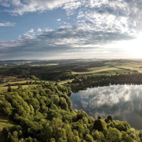 Weinfelder und Schalkenmehrener Maar, © Eifel Tourismus GmbH, D. Ketz