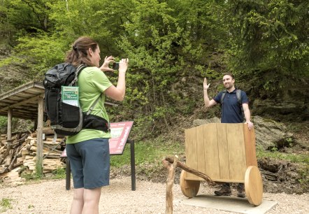 Reise mit dem Goldenen Wagen zu den Meilensteinen der Geschichte auf dem Hochkelberg Panorama-Pfad, © Eifel Tourismus GmbH, D. Ketz