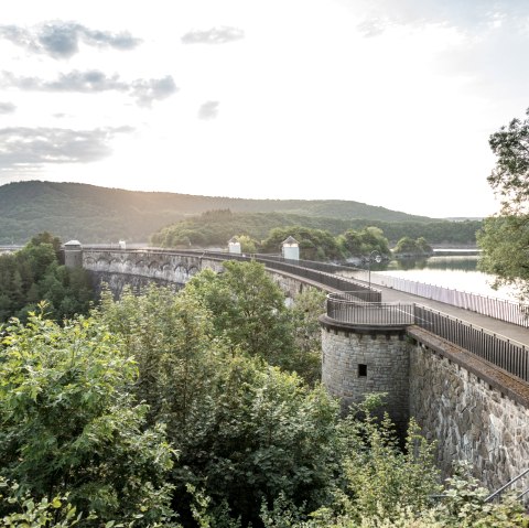 Urfttalsperre am Eifelsteig zwischen Einruhr und Gemünd