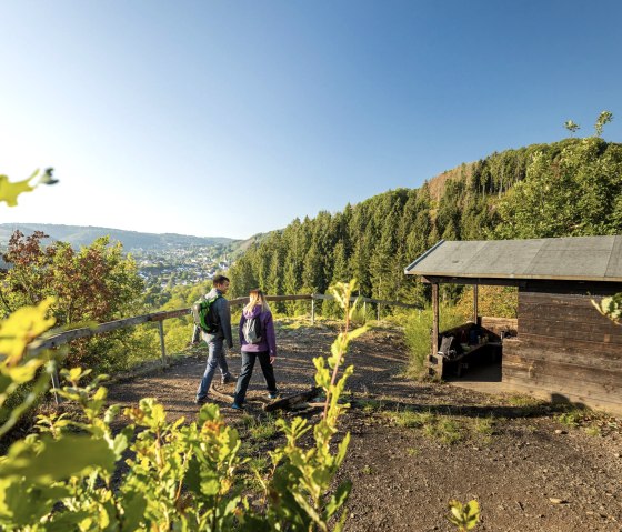 Rust uit bij het uitzichtpunt Kuckucksley, © Eifel Tourismus GmbH, Dominik Ketz