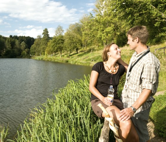 Eifelsteig, Wanderrast am Wasser, © Eifel Tourismus GmbH - Dominik Ketz