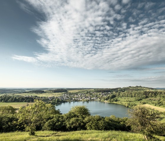 View of the Schalkenmehren maar, © Eifel Tourismus GmbH, D. Ketz