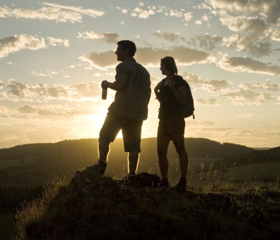 Eifelsteig, Abendstimmung bei Wanderung, © Eifel Tourismus GmbH - Dominik Ketz