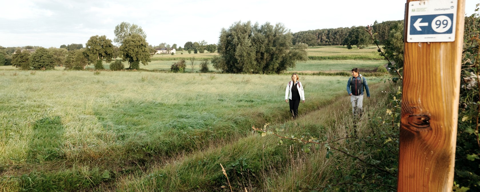 Hike through the fields around Raeren, © Chris Eyre Walker Interreg EFRE