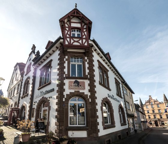 Café Sherlock et maison du crime de Hillesheim, © Eifel Tourismus GmbH, Dominik Ketz