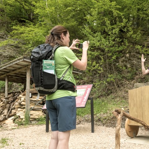 Reise mit dem Goldenen Wagen zu den Meilensteinen der Geschichte auf dem Hochkelberg Panorama-Pfad, © Eifel Tourismus GmbH, D. Ketz