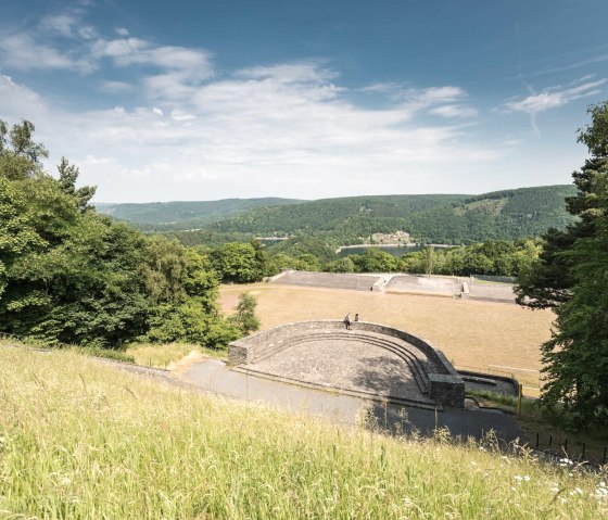 Vogelsang IP, weitläufiges Gelände mit Aussicht, © Eifel Tourismus GmbH, D. Ketz