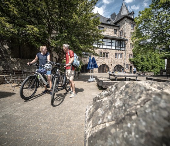 Per Rad zur Burg Blankenheim, © Eifel Tourismus GmbH, Dennis Stratmann - finanziert durch REACT-EU