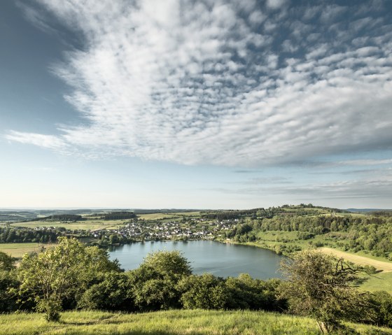 Blick aufs Schalkenmehrener Maar, © Eifel Tourismus GmbH, D. Ketz