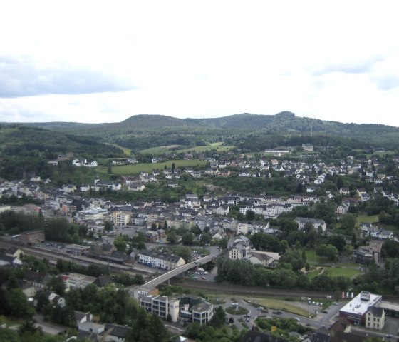 Gerolsteiner Felsenpfad: Blick auf Gerolstein von der Munterley, © Eifel Tourismus GmbH