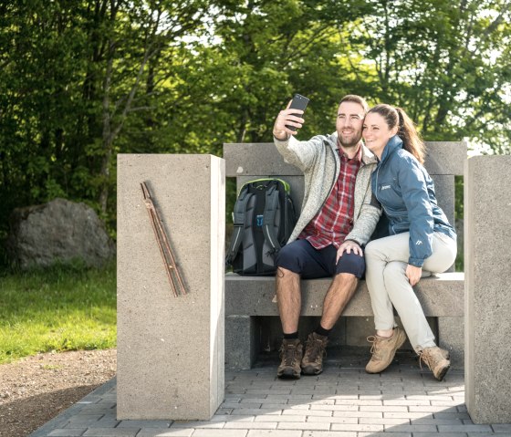 Nimm Platz auf dem Thron am Vulkan-Pfad in der Eifel, © Eifel Tourismus GmbH, D. Ketz