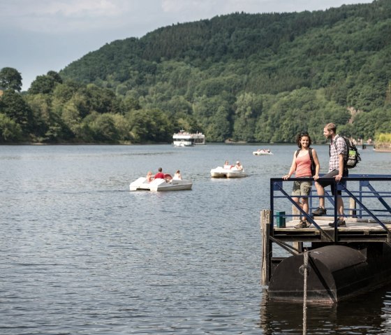 Am Ziel der Eifelsteig-Etappe 3: Entspannen am Seeufer in Einruhr, © Eifel Tourismus GmbH, D. Ketz