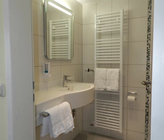 salle de bain moderne Confort CI, © Nordeifel Tourismus GmbH & Hotel Schlossblick