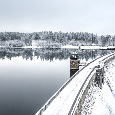 Die Dreilägerbachtalsperre an der Struffeltroute im Winter, © Eifel Tourismus GmbH, D. Ketz