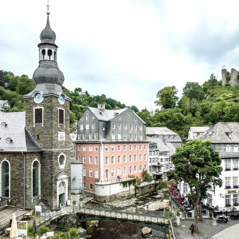 Oude stad van Monschau met het Rode Huis, © Eifel Tourismus GmbH, Dominik Ketz