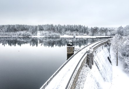 Die Dreilägerbachtalsperre an der Struffeltroute im Winter, © Eifel Tourismus GmbH, D. Ketz