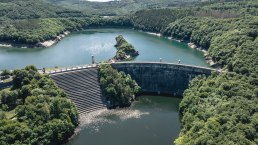 Vue sur le barrage de la vallée de l'Urft dans le parc national de l'Eifel, © Eifel Tourismus GmbH, Dennis Stratmann-finanziert durch REACT-EU