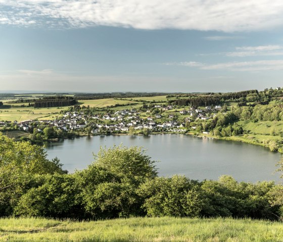 View of the Schalkenmehren maar, © Eifel Tourismus GmbH, Dominik Ketz