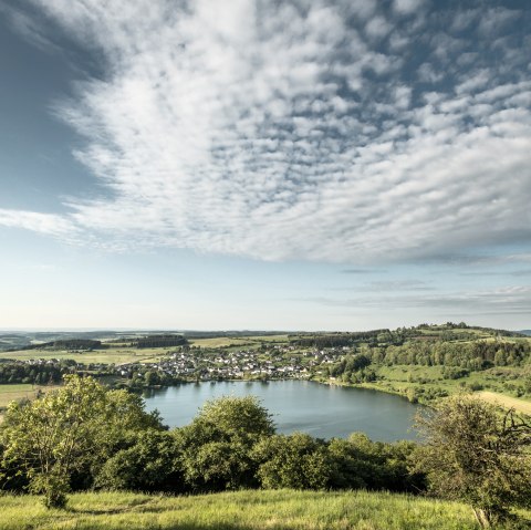 Blick aufs Schalkenmehrener Maar, © Eifel Tourismus GmbH, D. Ketz